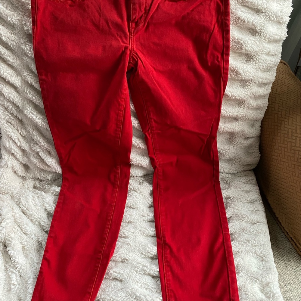 Super cute true red skinny jeans